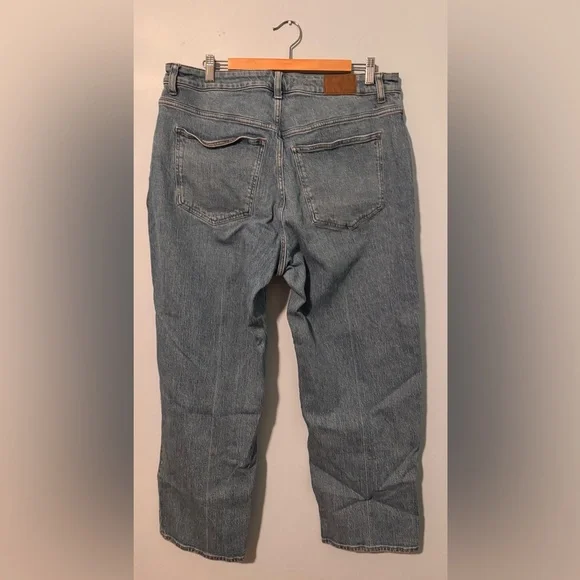 Madewell Curvy 90s Straight Jean in Rondell Wash - Picture 3 of 5